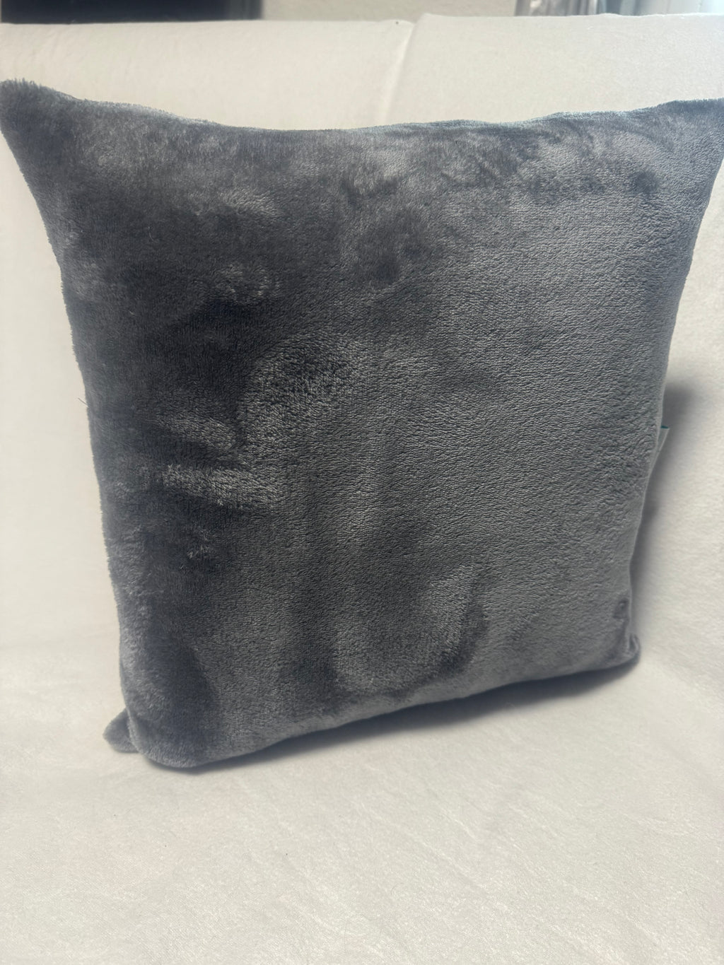 Personalisiertes Kuschelkissen mit Namen – bestickt