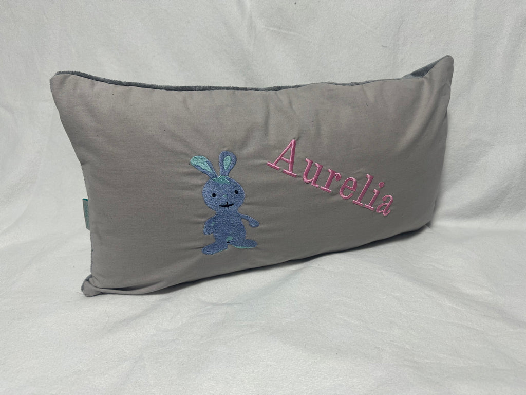 Personalisiertes Kuschelkissen mit Namen – bestickt